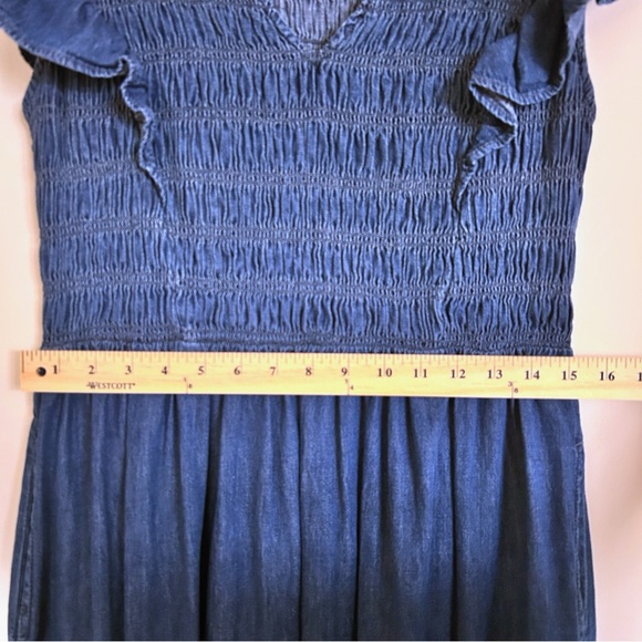 GAP Organic Cotton Smocked Flutter Sleeve Denim Midi Dress with Washwell Medium - Picture 7 of 8